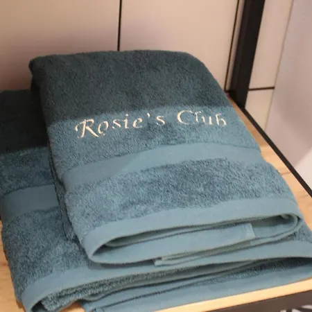 Rosie's Club 3* אז'אקסיו